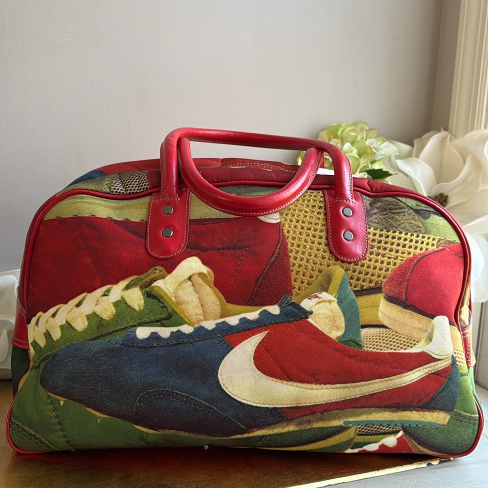 VNWOT! Vintage Nike Sportswear Duffle Bag in Cortez Shoe Print